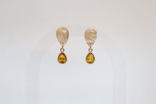 Ruby oorbellen beige