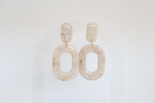 Yasmine oorbellen beige