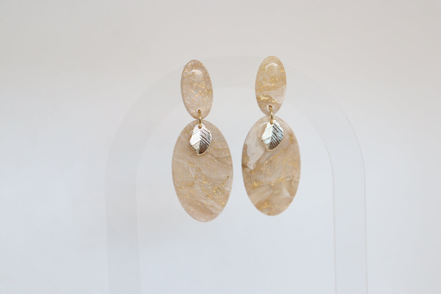 Agnes oorbellen beige