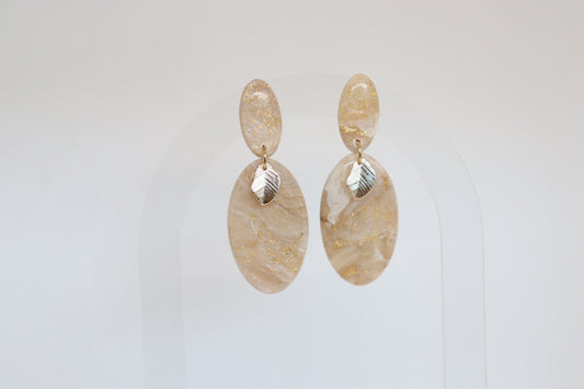 Agnes oorbellen beige