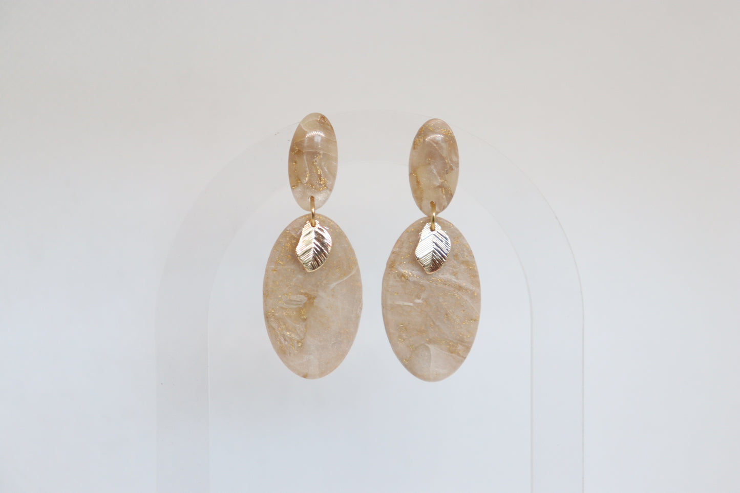 Agnes oorbellen beige
