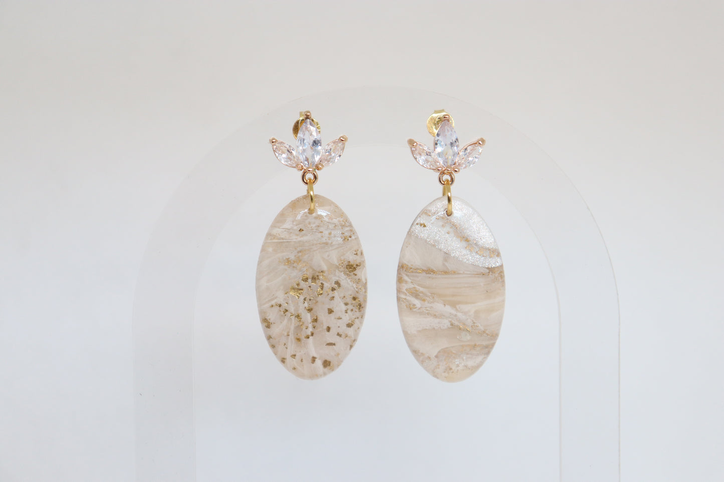 Agnes oorbellen beige