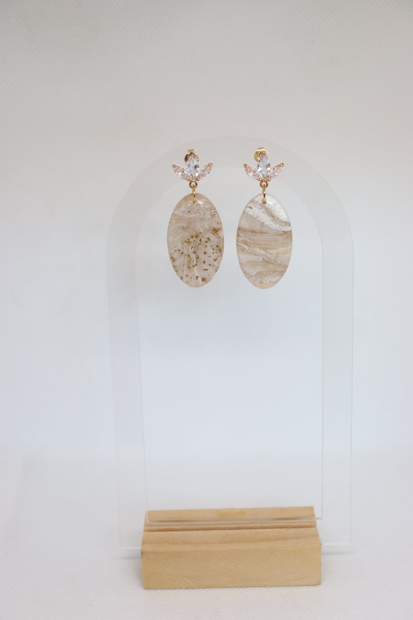 Agnes oorbellen beige