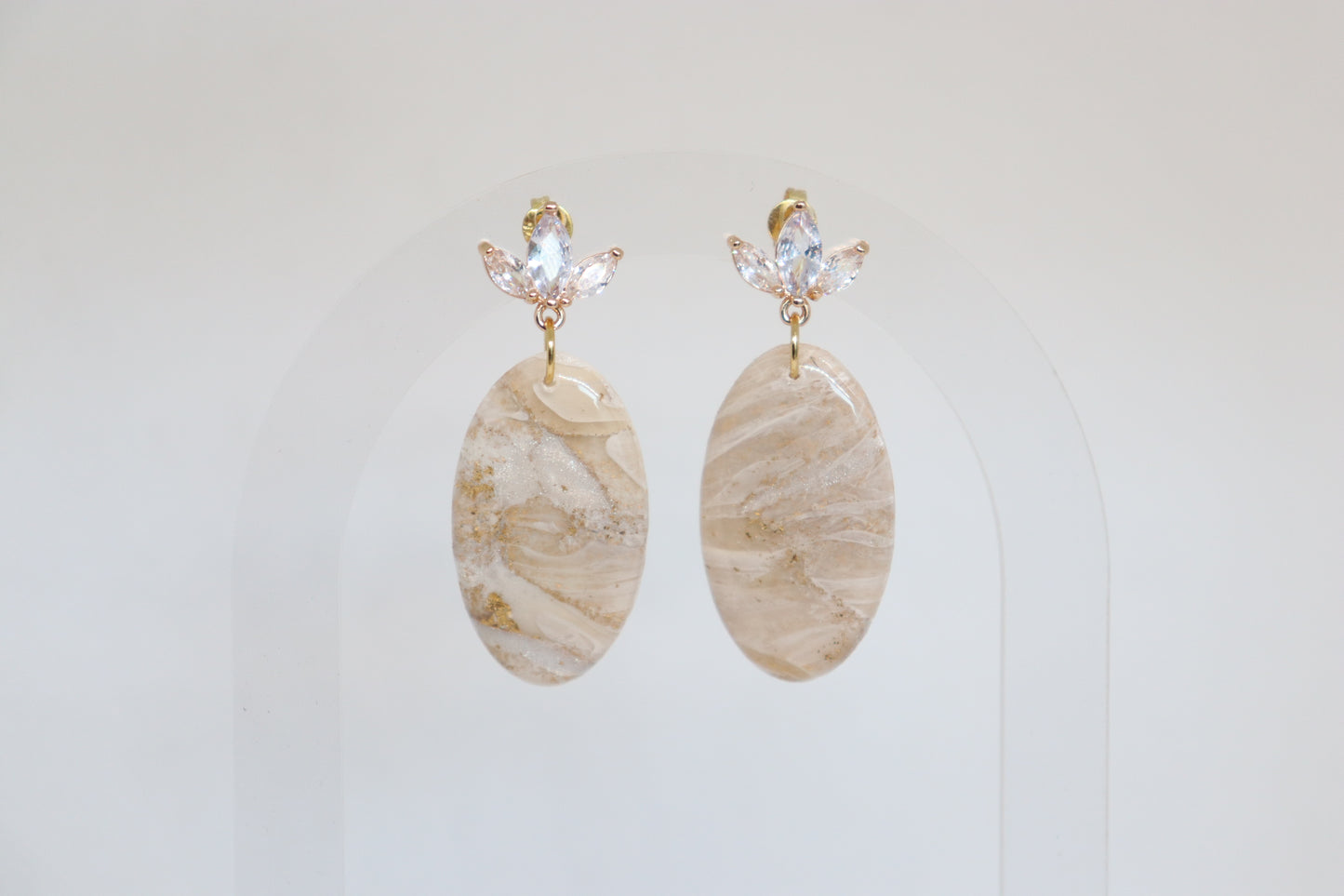 Agnes oorbellen beige