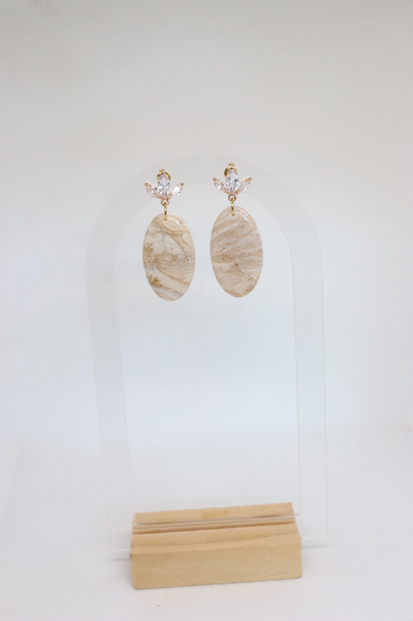 Agnes oorbellen beige
