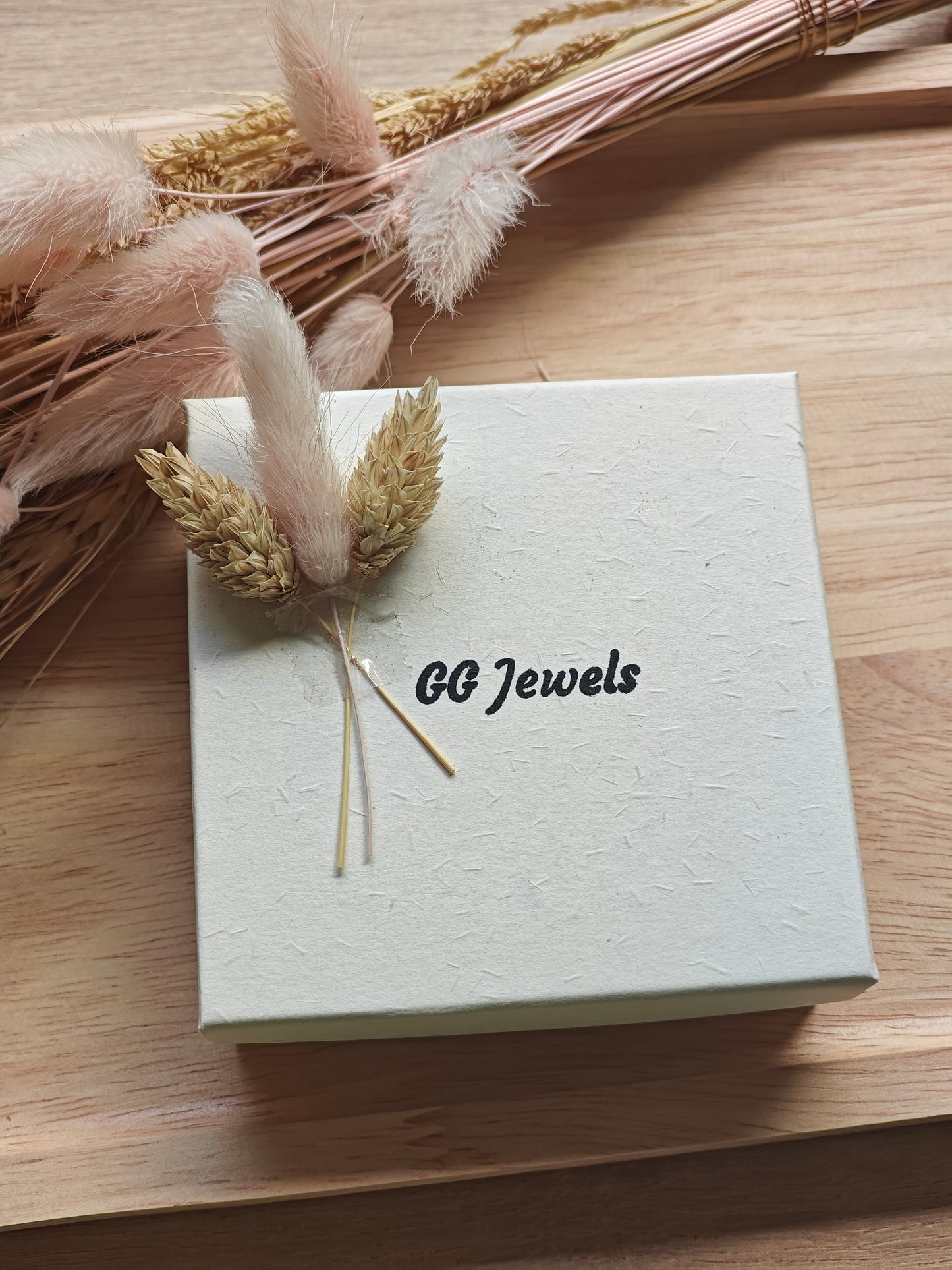 Cadeauverpakking wit met droogbloemen